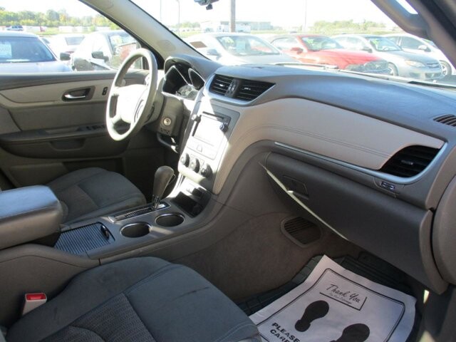 2014 Chevrolet Traverse in Oak Grove, MO 64075 - 18072473 10
