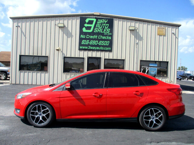 2017 Ford Focus in Oak Grove, MO 64075 - 18072475 8