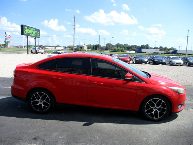 2017 Ford Focus in Oak Grove, MO 64075 - 18072475 4