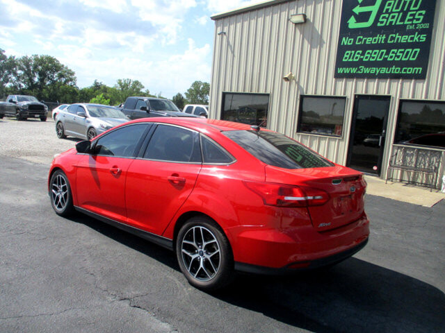 2017 Ford Focus in Oak Grove, MO 64075 - 18072475 7