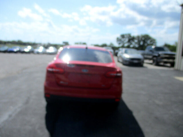 2017 Ford Focus in Oak Grove, MO 64075 - 18072475 6