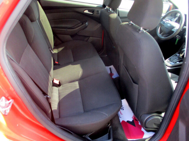 2017 Ford Focus in Oak Grove, MO 64075 - 18072475 11