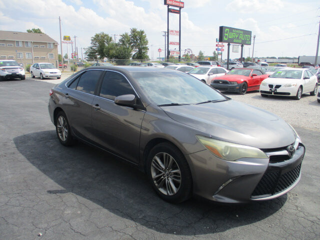 2015 Toyota Camry in Oak Grove, MO 64075 - 18072476 3