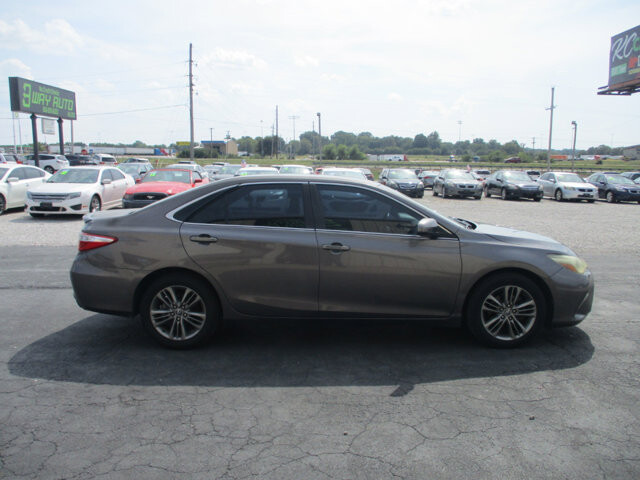 2015 Toyota Camry in Oak Grove, MO 64075 - 18072476 4