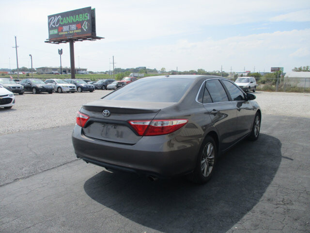 2015 Toyota Camry in Oak Grove, MO 64075 - 18072476 5