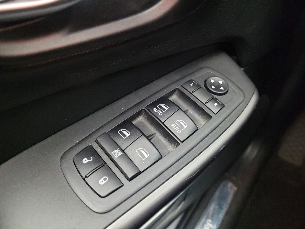 2019 Jeep Cherokee in Montclair, CA 91763 - 18072510 27