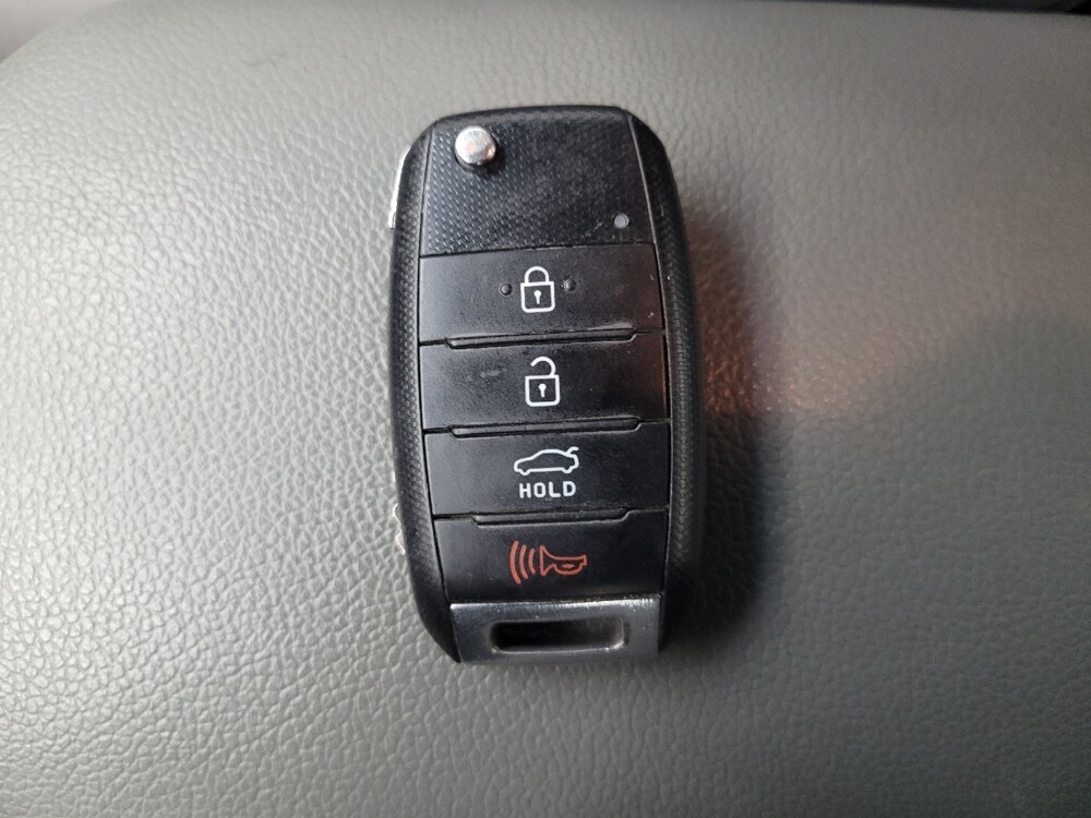 2017 Kia Forte in Memphis, TN 38115 - 18072621 32