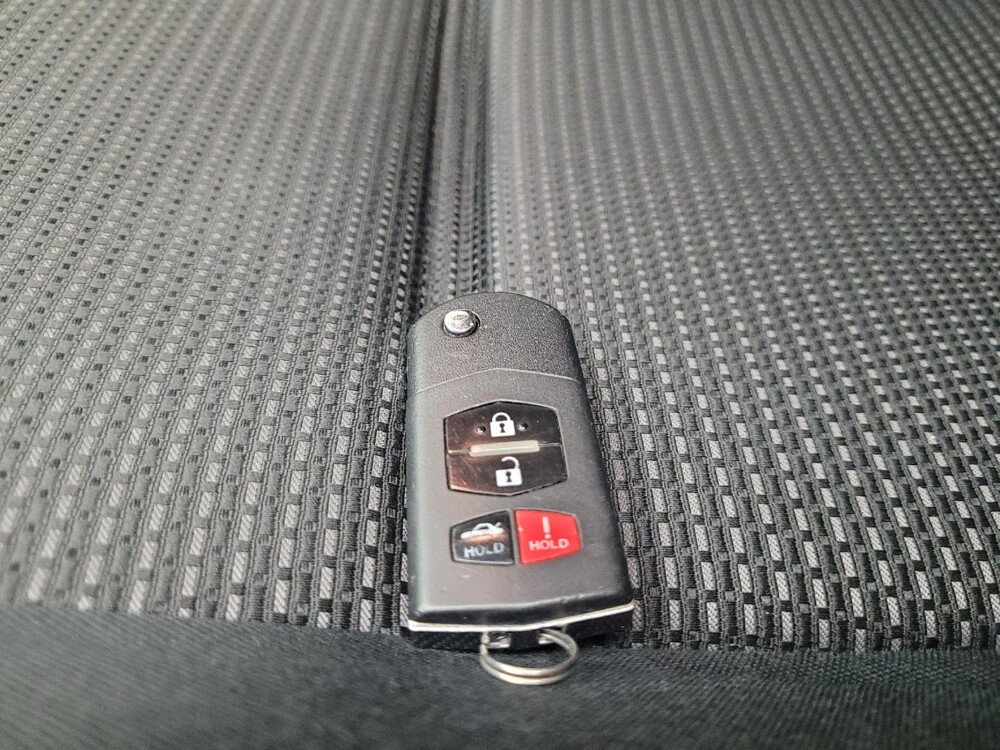 2013 Mazda MAZDA3 in Eastpointe, MI 48021 - 18072680 32