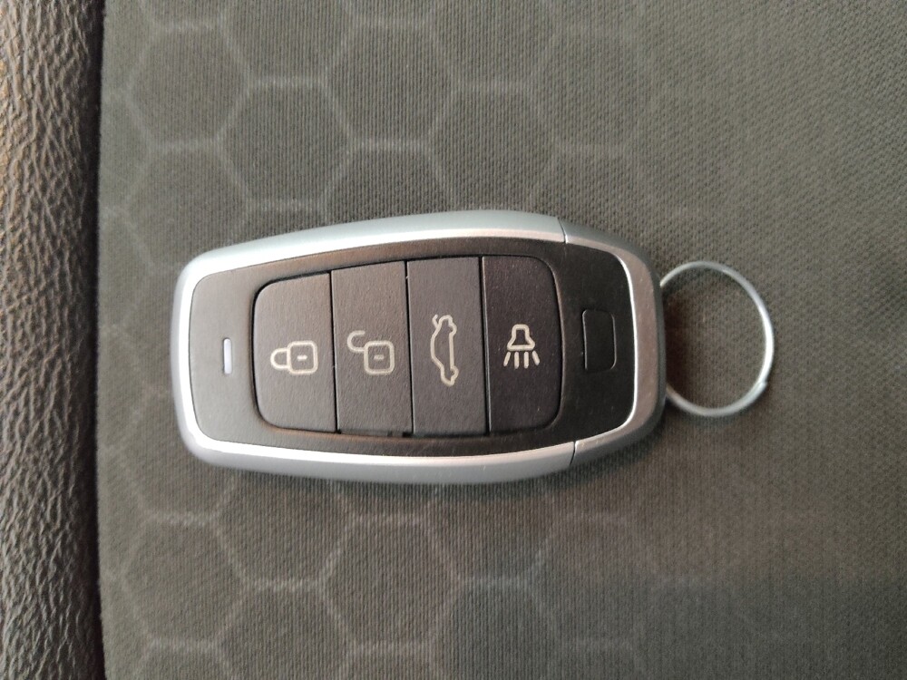 2018 Jeep Compass in Topeka, KS 66611 - 18072716 32