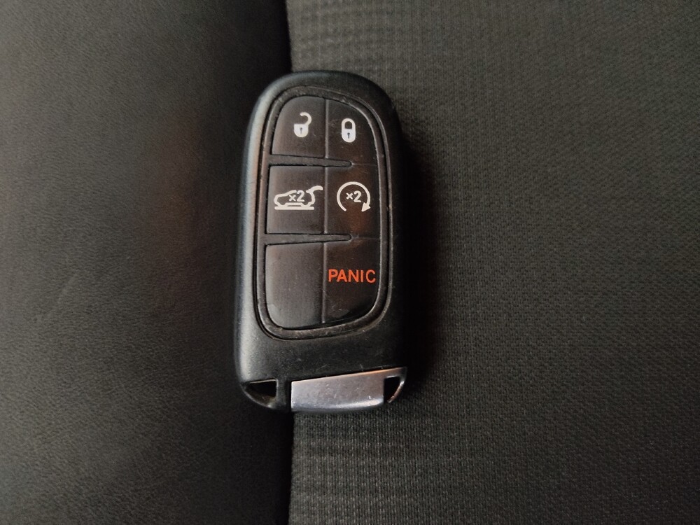 2018 Jeep Cherokee in Denver, CO 80012 - 18072732 32