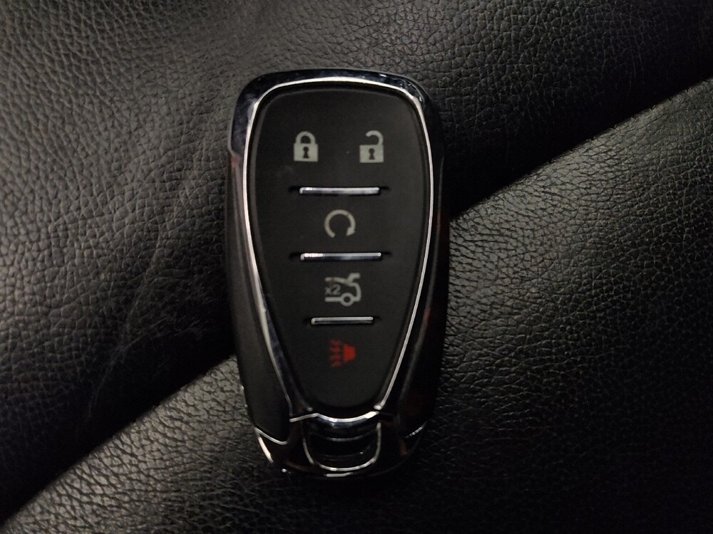 2017 Chevrolet Malibu in Lakewood, CO 80215 - 18072741 32