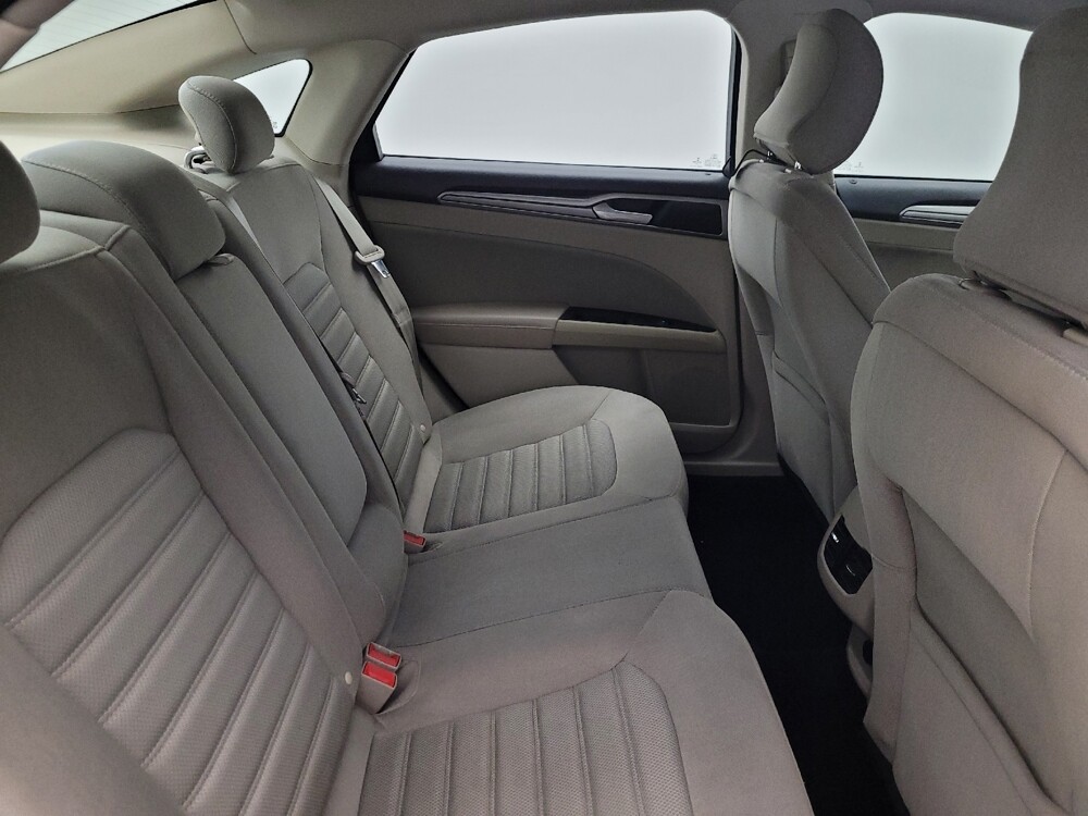 2019 Ford Fusion in Glendale, AZ 85301 - 18072762 19