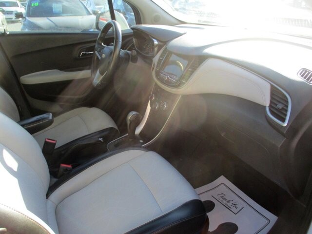 2018 Chevrolet Trax in Oak Grove, MO 64075 - 18072807 10