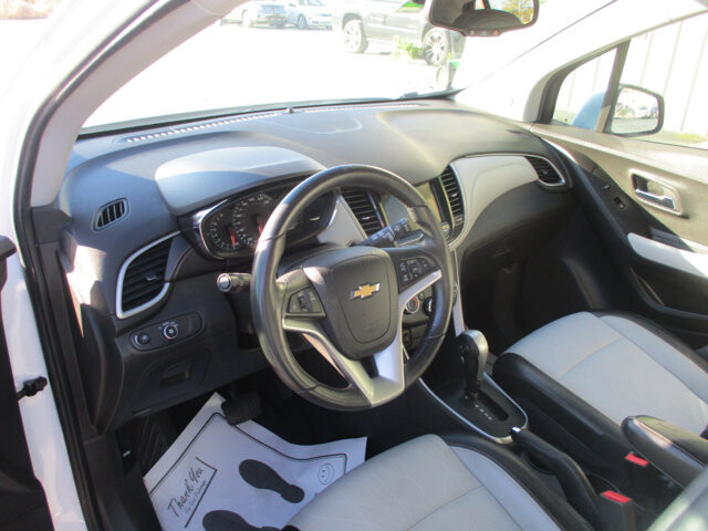 2018 Chevrolet Trax in Oak Grove, MO 64075 - 18072807 9