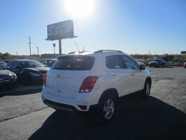 2018 Chevrolet Trax in Oak Grove, MO 64075 - 18072807 5