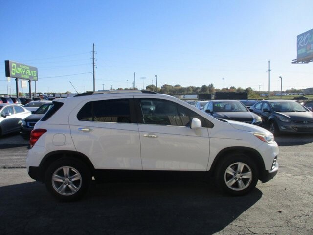 2018 Chevrolet Trax in Oak Grove, MO 64075 - 18072807 4