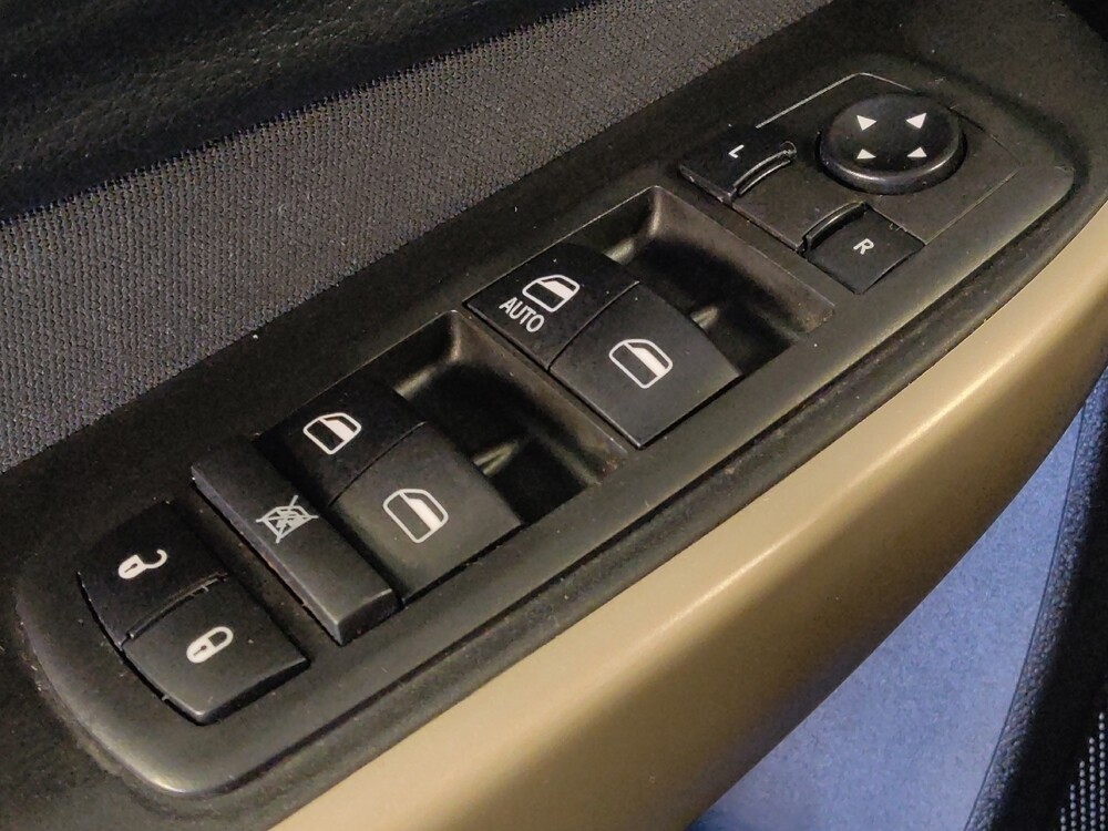 2018 Jeep Cherokee in Houston, TX 77074 - 18072979 27