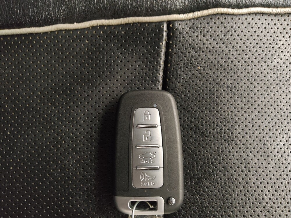 2013 Hyundai Veloster in Des Moines, IA 50310 - 18073026 32