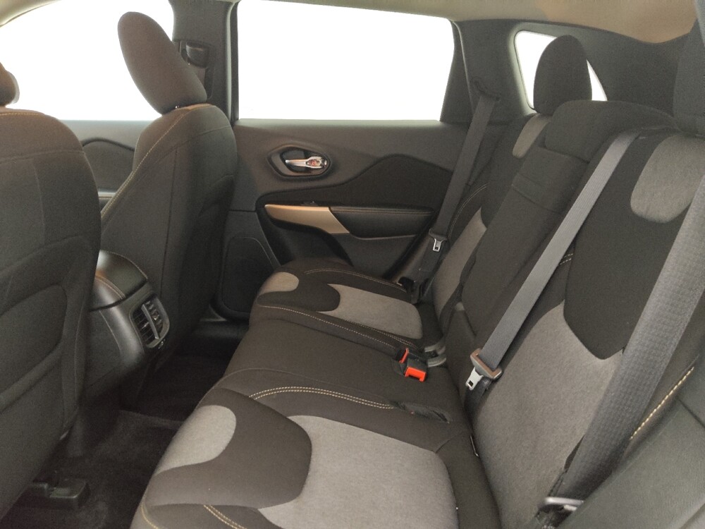 2018 Jeep Cherokee in Fort Myers, FL 33907 - 18073134 18