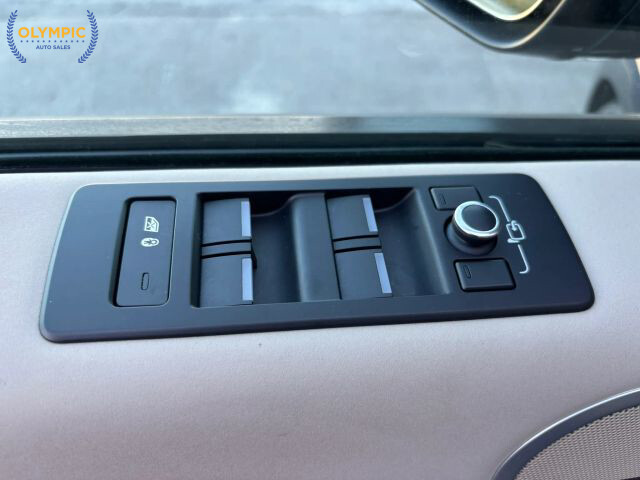 2018 Land Rover Discovery in Decatur, GA 30032 - 18073277 34