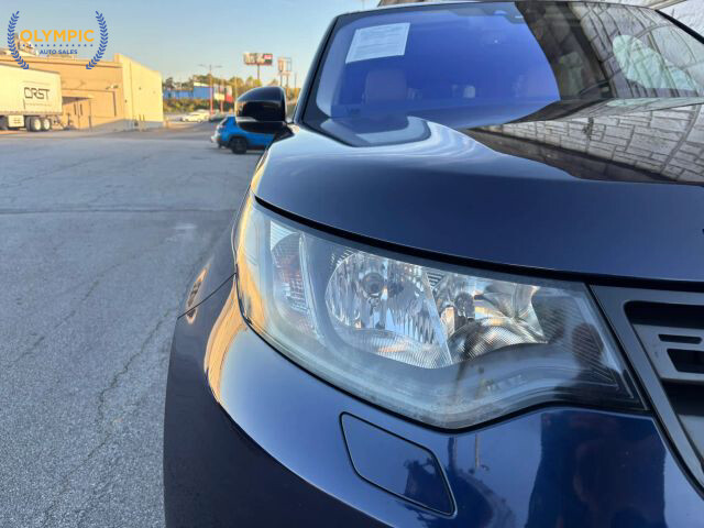 2018 Land Rover Discovery in Decatur, GA 30032 - 18073277 15