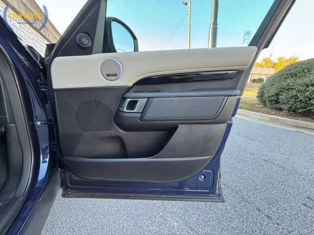 2018 Land Rover Discovery in Decatur, GA 30032 - 18073277 47