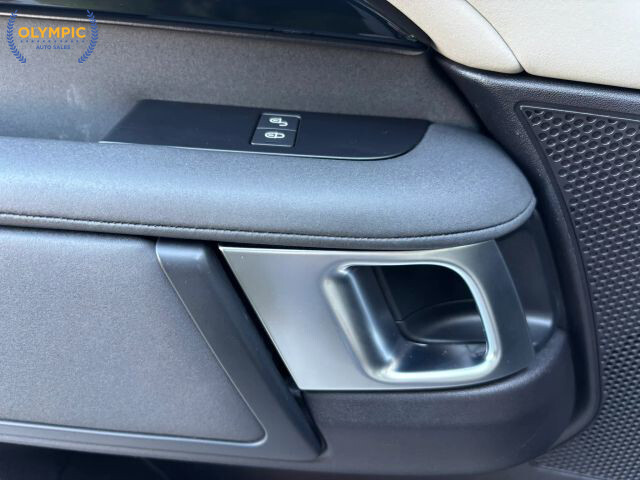 2018 Land Rover Discovery in Decatur, GA 30032 - 18073277 35