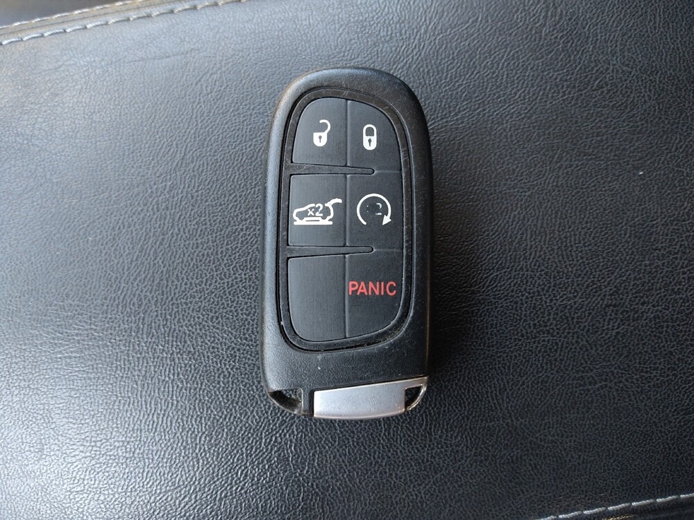 2019 Jeep Cherokee in Morrow, GA 30260 - 18073281 32