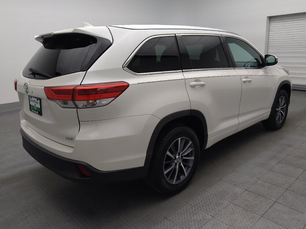 2018 Toyota Highlander in Pensacola, FL 32505 - 18073523 10