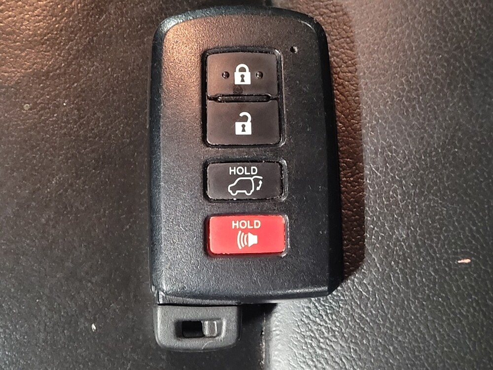 2018 Toyota Highlander in Pensacola, FL 32505 - 18073523 32