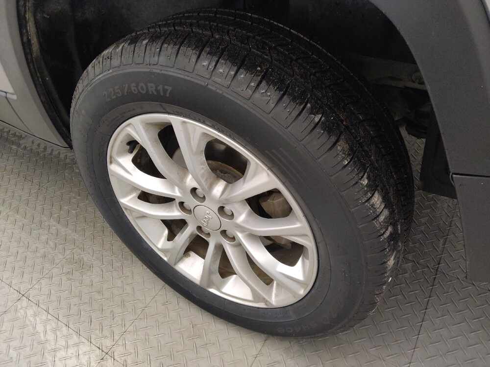 2019 Jeep Cherokee in Houston, TX 77060 - 18073600 31