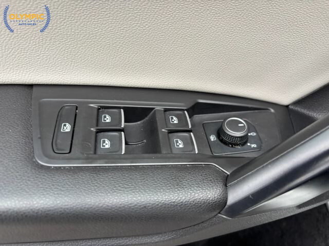 2021 Volkswagen Tiguan in Decatur, GA 30032 - 18073654 32