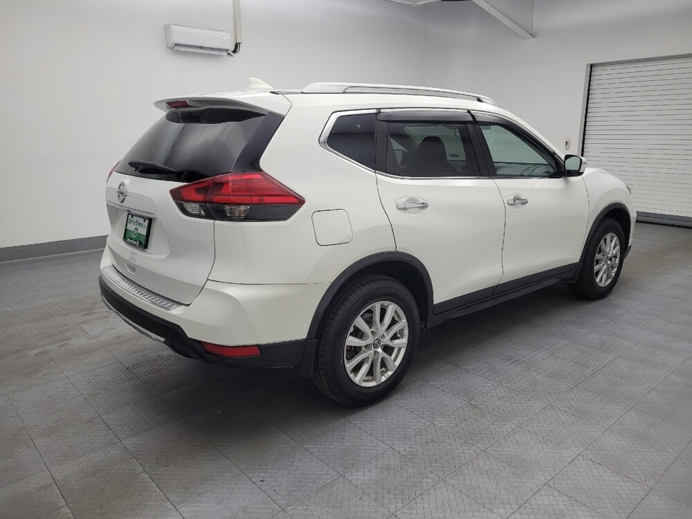 2017 Nissan Rogue in Fairfield, OH 45014 - 18073856 10