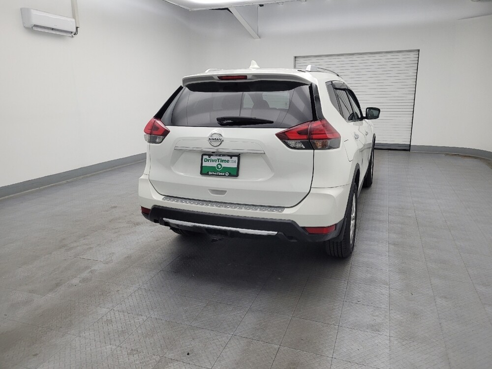 2017 Nissan Rogue in Fairfield, OH 45014 - 18073856 7