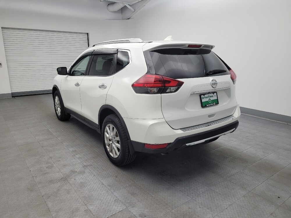 2017 Nissan Rogue in Fairfield, OH 45014 - 18073856 5