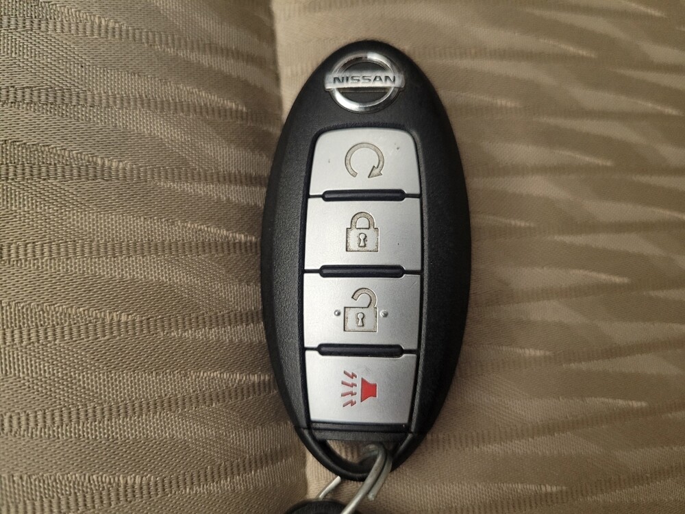 2017 Nissan Rogue in Fairfield, OH 45014 - 18073856 32