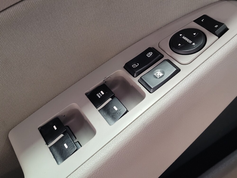 2018 Hyundai Elantra in Orlando, FL 32808 - 18073901 27