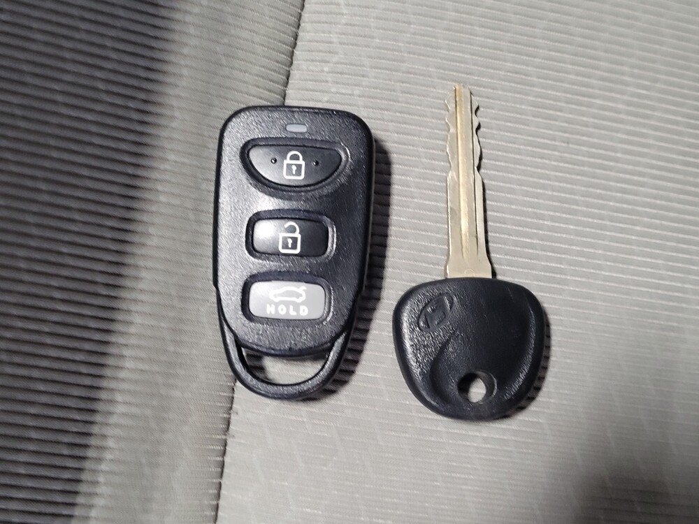 2018 Hyundai Elantra in Orlando, FL 32808 - 18073901 32