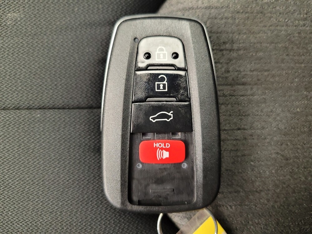 2019 Toyota Camry in Louisville, KY 40258 - 18073928 32