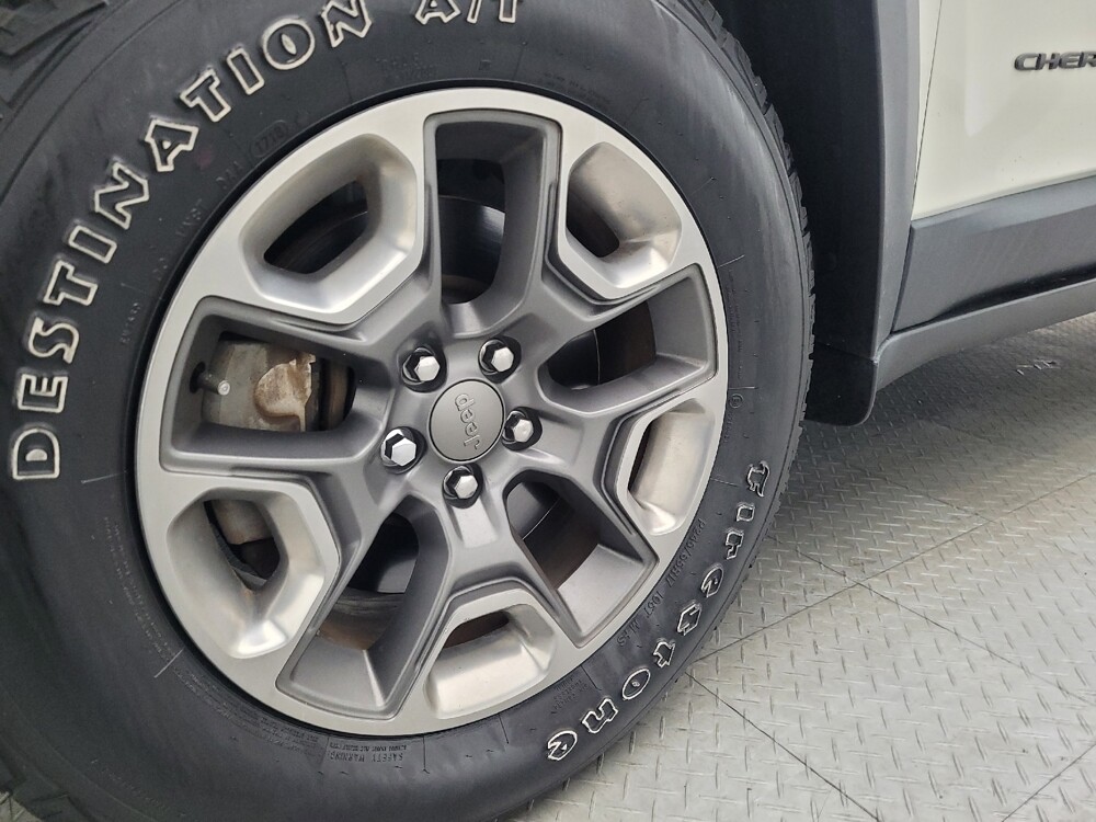 2019 Jeep Cherokee in Pensacola, FL 32505 - 18074017 31