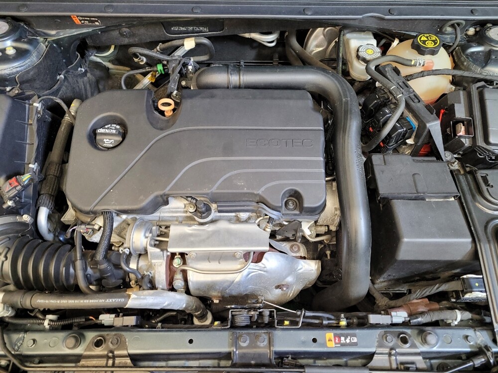 2019 Chevrolet Malibu in Cincinnati, OH 45255 - 18074024 30