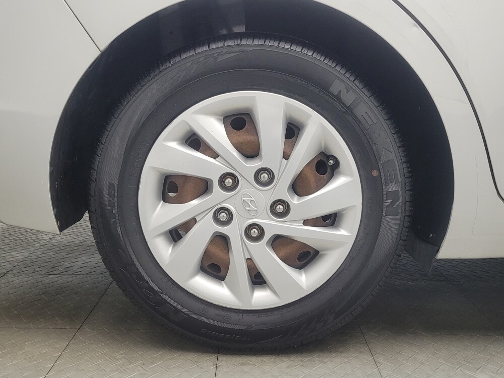 2019 Hyundai Elantra in Highland, IN 46322 - 18074089 31