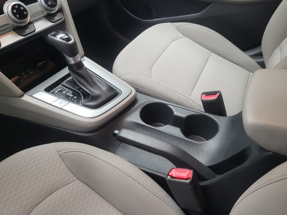 2019 Hyundai Elantra in Highland, IN 46322 - 18074089 26