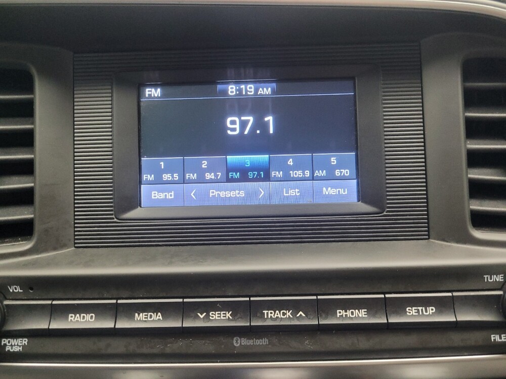 2019 Hyundai Elantra in Highland, IN 46322 - 18074089 25