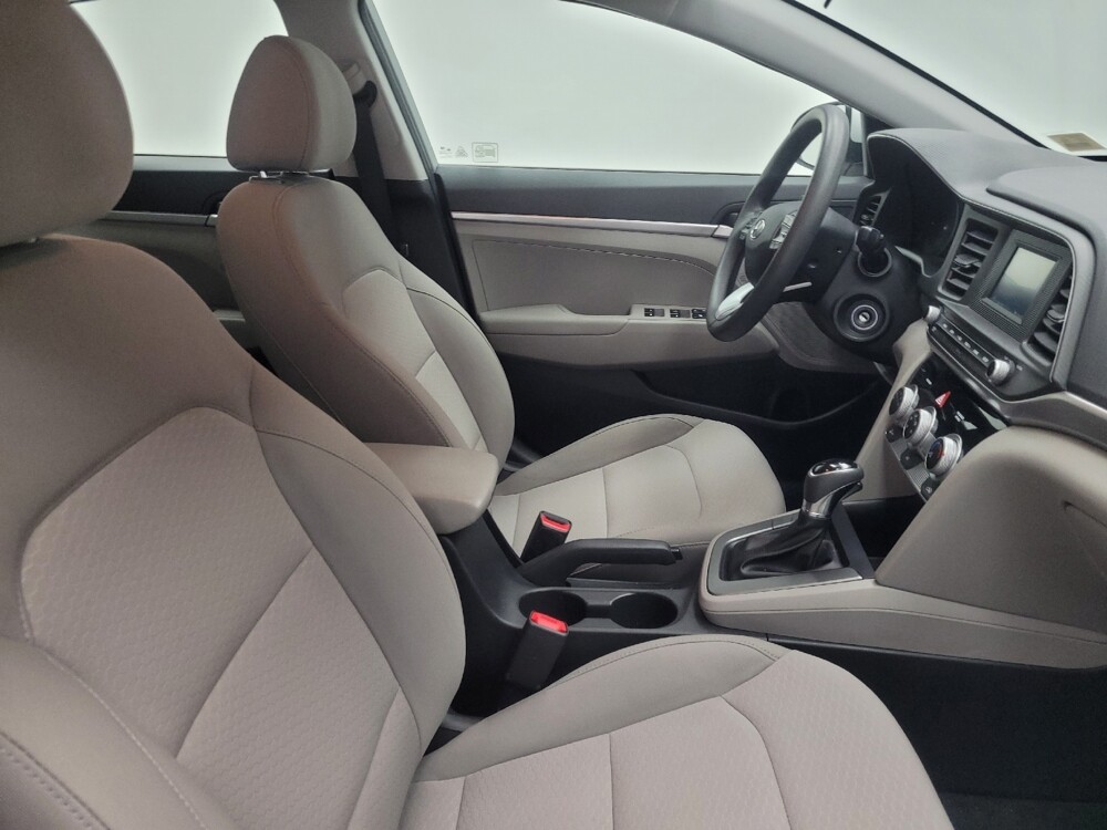 2019 Hyundai Elantra in Highland, IN 46322 - 18074089 21