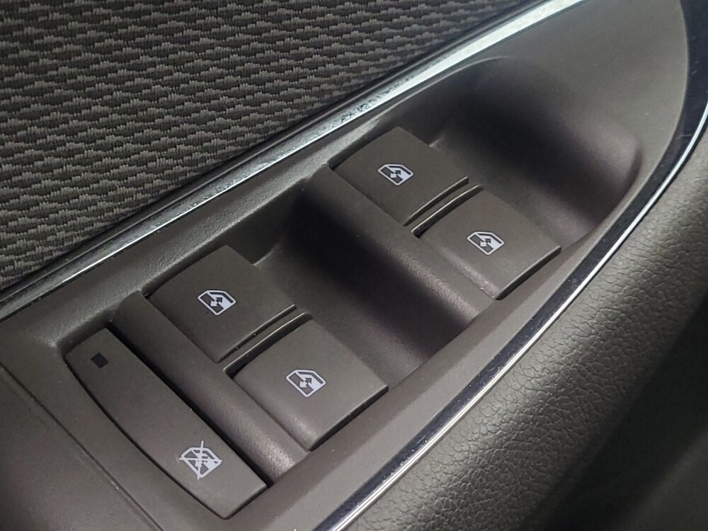 2018 Chevrolet Cruze in Highland, IN 46322 - 18074102 27