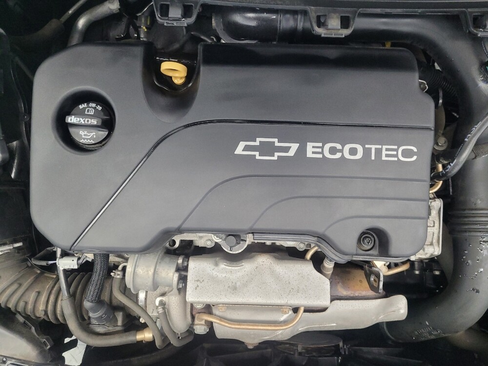 2018 Chevrolet Cruze in Highland, IN 46322 - 18074102 30