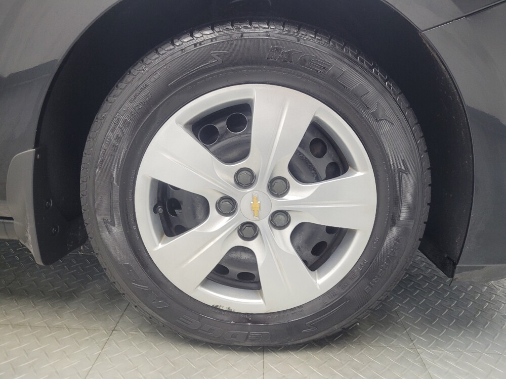 2018 Chevrolet Cruze in Highland, IN 46322 - 18074102 31