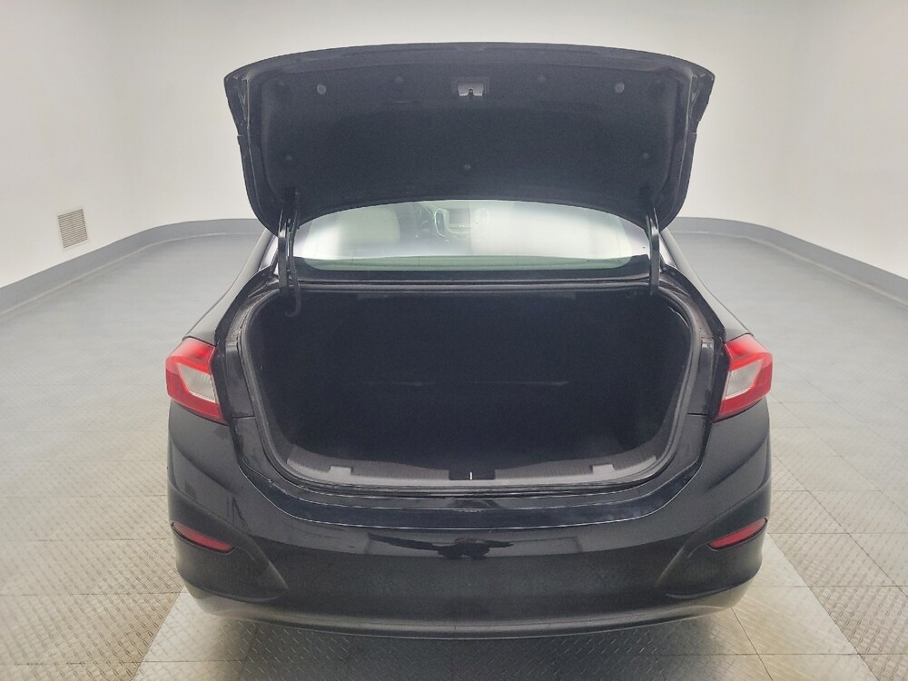 2018 Chevrolet Cruze in Highland, IN 46322 - 18074102 29