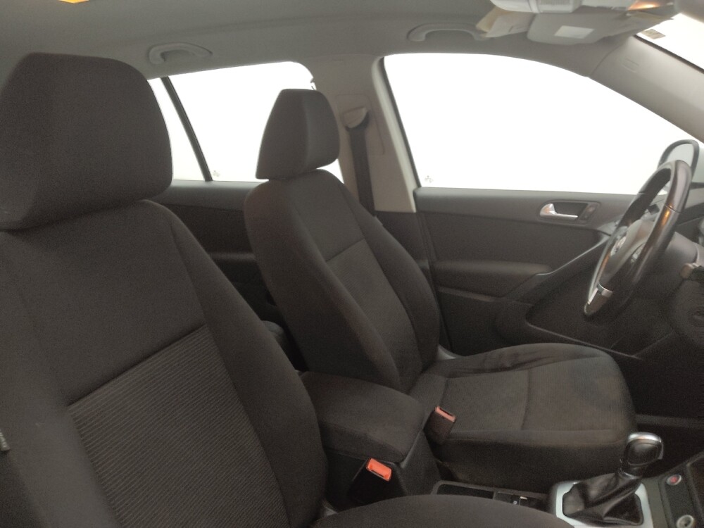 2017 Volkswagen Tiguan in Charlotte, NC 28213 - 18074129 21